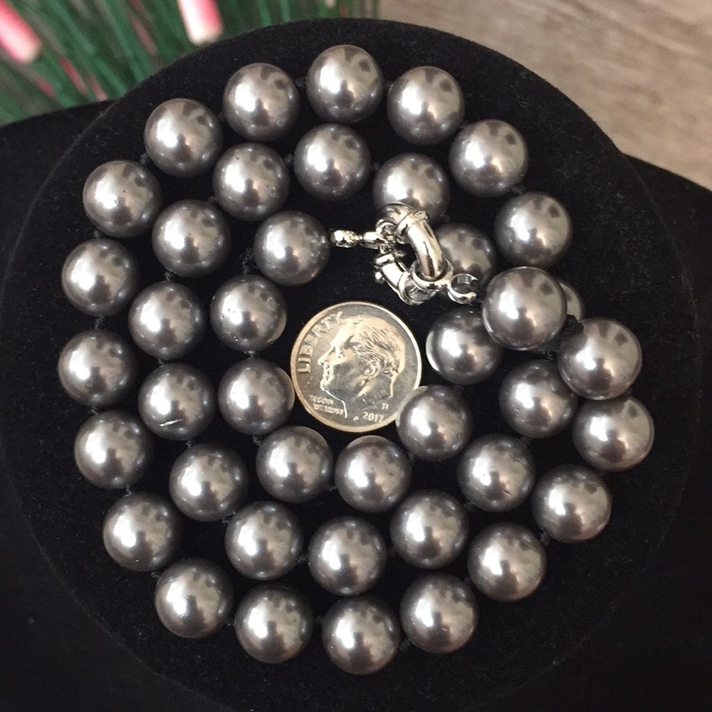 LAST ONE LEFT!! NEW Gray Pearl Necklace